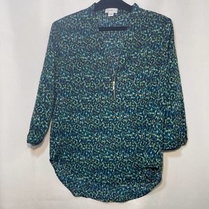 Woman’s graphic top in green with gold trim